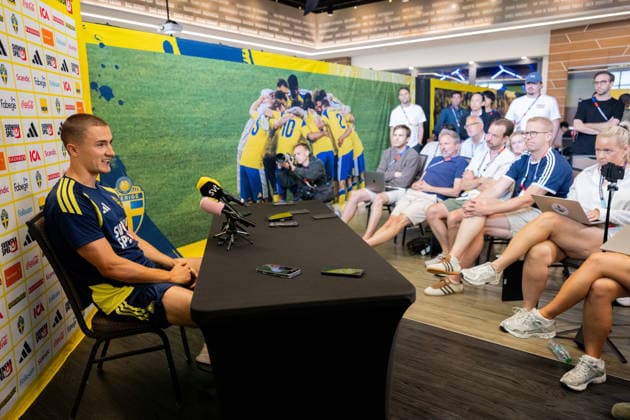 260623 Gustaf Lagerbielke of the Swedish men s national football team in the mixed zone after a training session during day 11 of the FIFA World Cup, WM, Weltmeisterschaft, Fussball 2026 on June 23, 2026 in Dallas. Photo: Petter Arvidson BILDBYRAN kod PA PA1251 fotboll football soccer fotball vm fotbolls-vm fotball-vm fotbolls-vm 2026 fifa world cup 2026 mixed zone sverige sweden sverige a day 13 bbeng *** June 23, 2026  Copyright: PETTERxARVIDSON BB260623PA100