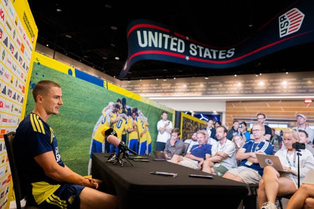 260623 Gustaf Lagerbielke of the Swedish men s national football team in the mixed zone after a training session during day 11 of the FIFA World Cup, WM, Weltmeisterschaft, Fussball 2026 on June 23, 2026 in Dallas. Photo: Petter Arvidson BILDBYRAN kod PA PA1251 fotboll football soccer fotball vm fotbolls-vm fotball-vm fotbolls-vm 2026 fifa world cup 2026 mixed zone sverige sweden sverige a day 13 bbeng *** June 23, 2026  Copyright: PETTERxARVIDSON BB260623PA101