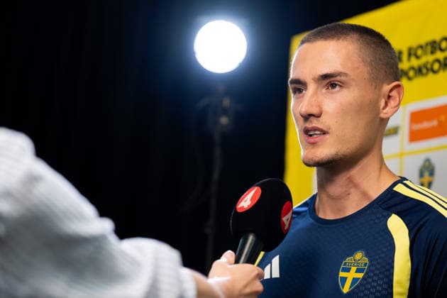 260623 Gustaf Lagerbielke of the Swedish men s national football team in the mixed zone after a training session during day 11 of the FIFA World Cup, WM, Weltmeisterschaft, Fussball 2026 on June 23, 2026 in Dallas. Photo: Petter Arvidson BILDBYRAN kod PA PA1251 fotboll football soccer fotball vm fotbolls-vm fotball-vm fotbolls-vm 2026 fifa world cup 2026 mixed zone sverige sweden sverige a day 13 bbeng *** June 23, 2026  Copyright: PETTERxARVIDSON BB260623PA111