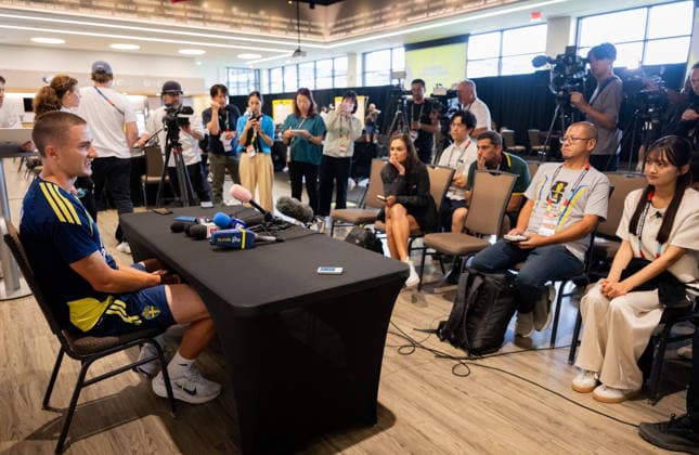 260623 Gustaf Lagerbielke of the Swedish men s national football team in the mixed zone after a training session during day 11 of the FIFA World Cup, WM, Weltmeisterschaft, Fussball 2026 on June 23, 2026 in Dallas. Photo: Petter Arvidson BILDBYRAN kod PA PA1251 fotboll football soccer fotball vm fotbolls-vm fotball-vm fotbolls-vm 2026 fifa world cup 2026 mixed zone sverige sweden sverige a day 13 bbeng *** June 23, 2026  Copyright: PETTERxARVIDSON BB260623PA113