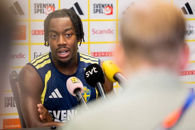 260623 Anthony Elanga of the Swedish men s national football team in the mixed zone after a training session during day 11 of the FIFA World Cup, WM, Weltmeisterschaft, Fussball 2026 on June 23, 2026 in Dallas. Photo: Petter Arvidson BILDBYRAN kod PA PA1251 fotboll football soccer fotball vm fotbolls-vm fotball-vm fotbolls-vm 2026 fifa world cup 2026 mixed zone sverige sweden sverige a day 13 bbeng *** June 23, 2026  Copyright: PETTERxARVIDSON BB260623PA119