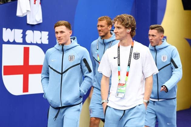 Elliot Anderson of England and Anthony Gordon of England arrive England v Ghana, 2026 FIFA World Cup, WM, Weltmeisterschaft, Fussball Group L, Football, Boston Stadium, Foxborough, Massachusetts, USA - 23 Jun 2026Foxborough Boston Stadium Massachusetts (MA) United States of America EDITORIAL USE ONLY No use with unauthorised audio, video, data, fixture lists, club league logos or live services. Online in-match use limited to 120 images, no video emulation. No use in betting, games or single club league player publications.  Copyright: xMichaelxZemanek Shutterstockx 16956026j