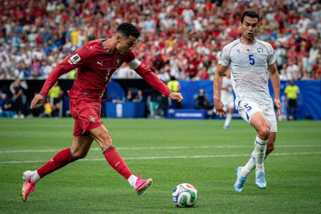 June 23, 2026, Houston, Texas, USA: Portugal forward CRISTIANO RONALDO (7) shoots the ball for a goal during the FIFA World Cup, WM, Weltmeisterschaft, Fussball 2026 Group K soccer game between Portugal and Uzbekistan at the Houston Stadium. World Cup 2026: Portugal vs Uzbekistan  - ZUMAp213 20260623_znp_p213_006 Copyright: xLynnxPenningtonx