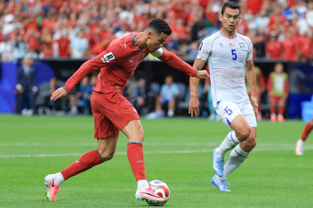 Portuguese striker Cristiano Ronaldo controls the ball during the Group K soccer match between Portugal and Uzbekistan at the 2026 FIFA World Cup, WM, Weltmeisterschaft, Fussball 2026 group stage match at the Houston stadium, United States, 23 June 2026. FIFA World Cup 2026 - Group K - Portugal vs Uzbekistan !ACHTUNG: NUR REDAKTIONELLE NUTZUNG!  Copyright: xCarlosxRamirezx GRAF4378 0859844329st