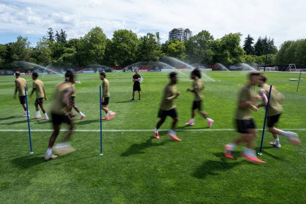 June 23, 2026, Vancouver, Bc, CANADA: Canada head coach Jesse Marsch watches as players run a drill during a FIFA World Cup, WM, Weltmeisterschaft, Fussball training session in Vancouver on Tuesday, June 23, 2026. Canada News - June 23, 2026  - ZUMAc35_ 20260623_zaf_c35_045 Copyright: xEthanxCairnsx