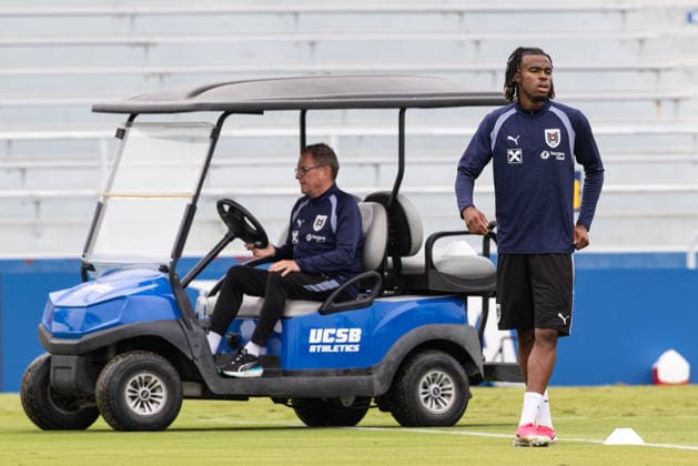 SOCCER - FIFA World Cup, WM, Weltmeisterschaft, Fussball 2026, preview SANTA BARBARA,CALIFORNIA,USA,23.JUN.26 - SOCCER - FIFA World Cup 2026, USA, Mexico, Canada, preview, OEFB, Oesterreichischer Fussball-Bund, training team AUT. Image shows head coach Ralf Rangnick and Carney Chukwuemeka (AUT).  GEPAxpictures xArminxRauthner