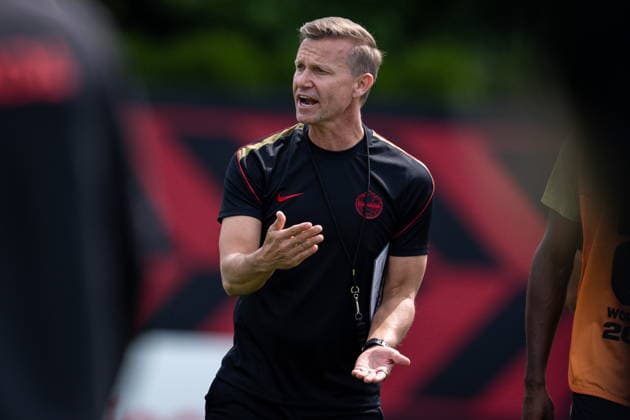 June 23, 2026, Vancouver, Bc, CANADA: Canada head coach Jesse Marsch speaks to players during a FIFA World Cup, WM, Weltmeisterschaft, Fussball training session in Vancouver on Tuesday, June 23, 2026. Canada News - June 23, 2026  - ZUMAc35_ 20260623_zaf_c35_052 Copyright: xEthanxCairnsx