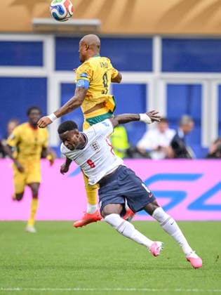 Jordan Ayew (Ghana) and Marc Guehi (England) battle for the ball during the FIFA World Cup, WM, Weltmeisterschaft, Fussball 2026 Group L match between England and Ghana at Boston Stadium on June 23, 2026 in Boston, United States. (Photo by Harry Langer DeFodi Images) - *** Jordan Ayew of Ghana and Marc Guehi of England battle for the ball during the 2026 FIFA World Cup Group L match between England and Ghana at Boston Stadium on June 23, 2026, in Boston, United States. Photo by Harry Langer, DeFodi Images,detected_source_language
