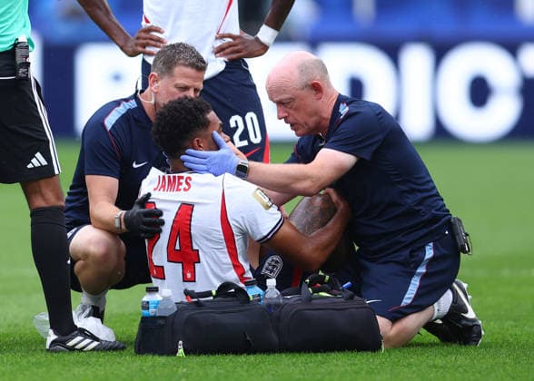 Foxborough, USA, 23rd June 2026. Reece James of England is examined by medical staff after clashing heads with Jordan Ayew of Ghana during the England vs Ghana FIFA World Cup, WM, Weltmeisterschaft, Fussball match at Gillette Stadium, Foxborough. Picture credit should read: Paul Terry Sportimage EDITORIAL USE ONLY. No use with unauthorised audio, video, data, fixture lists, club league logos or live services. Online in-match use limited to 120 images, no video emulation. No use in betting, games or single club league player publications. SPI_053_PT_Eng_Ghanax SPI-4840-0064