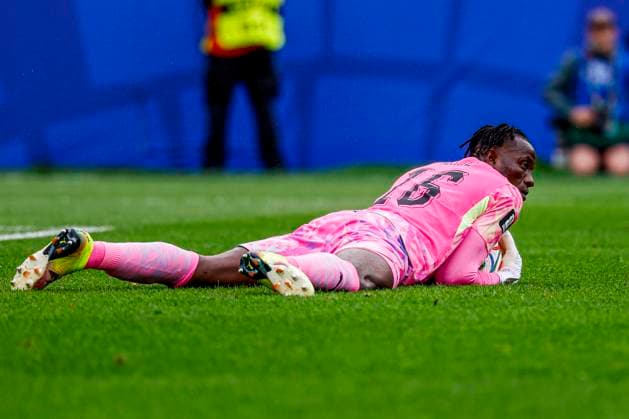 goalkeeper Benjamin Asare of Ghana controls the ball , Group L - FIFA World Cup, WM, Weltmeisterschaft, Fussball 2026, England v Ghana, Boston Stadium, June 23, 2026, Boston, United States.