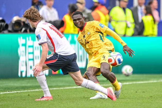 Anthony Gordon (England) and Jonas Adjetey (Ghana) battle for the ball during the FIFA World Cup, WM, Weltmeisterschaft, Fussball 2026 Group L match between England and Ghana at Boston Stadium on June 23, 2026 in Boston, United States. (Photo by Harry Langer DeFodi Images) - *** Anthony Gordon of England and Jonas Adjetey of Ghana battle for the ball during the 2026 FIFA World Cup Group L match between England and Ghana at Boston Stadium on June 23, 2026, in Boston, United States. Photo by Harry Langer, DeFodi Images,detected_source_language