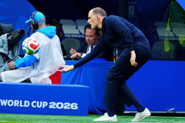 Thomas Tuchel, coach of England, throws the ball England v Ghana, 2026 FIFA World Cup, WM, Weltmeisterschaft, Fussball Group L, Football, Boston Stadium, Foxborough, Massachusetts, USA - 23 Jun 2026Foxborough Boston Stadium Massachusetts (MA) United States of America EDITORIAL USE ONLY No use with unauthorised audio, video, data, fixture lists, club league logos or live services. Online in-match use limited to 120 images, no video emulation. No use in betting, games or single club league player publications.  Copyright: xJavierxGarcia Shutterstockx 16956021ck
