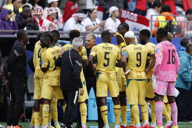 FOXBOROUGH - (LR Gideon Mensah of Ghana, Ghana manager Carlos Querioz, Thomas Partey of Ghana, Jordan Ayew of Ghana, Ghana goalkeeper Benjamin Asare ) during the 2026 FIFA World Cup, WM, Weltmeisterschaft, Fussball Group L match between England and Ghana at Boston Stadium on June 23, 2026 in Foxborough, United States. MAURICE VAN STEEN ANP FIFA World Cup 2026 2026 xVIxANPxSportx xMauricexvanxSteenxIVx 561777276 originalFilename: 561777276.jpg