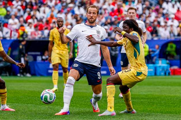Harry Kane of England and Caleb Yirenkyi of Ghana battle for the ball , Group L - FIFA World Cup, WM, Weltmeisterschaft, Fussball 2026, England v Ghana, Boston Stadium, June 23, 2026, Boston, United States.