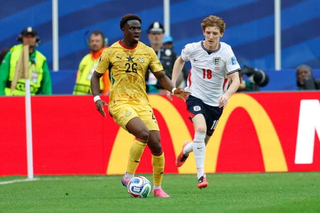BOSTON STADIUM FOXBOROUGH MASSACHUSETTS USA 23.06.2026 FIFA MISTRZOSTWA SWIATA 2026 W PILKA NOZNA W USA MECZ GRUPA L ENGLAND I AND GHANA FIFA World Cup, WM, Weltmeisterschaft, Fussball 2026 Group L match between England and Ghana at Boston Stadium in Foxborough, Massachusetts on June 23, 2026 N Z Ghana defender Marvin Senaya (26) England midfielder Anthony Gordon (18) KAMIL KRZACZYNSKI NEWSPIX.PL --- newspix.pl POLAND OUT!  KSK