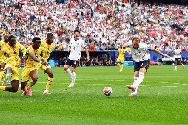 Harry Kane of England shoots at goal but fails to score England v Ghana, 2026 FIFA World Cup, WM, Weltmeisterschaft, Fussball Group L, Football, Boston Stadium, Foxborough, Massachusetts, USA - 23 Jun 2026Foxborough Boston Stadium Massachusetts (MA) United States of America EDITORIAL USE ONLY No use with unauthorised audio, video, data, fixture lists, club league logos or live services. Online in-match use limited to 120 images, no video emulation. No use in betting, games or single club league player publications.  Copyright: xMichaelxZemanek Shutterstockx 16956026bn