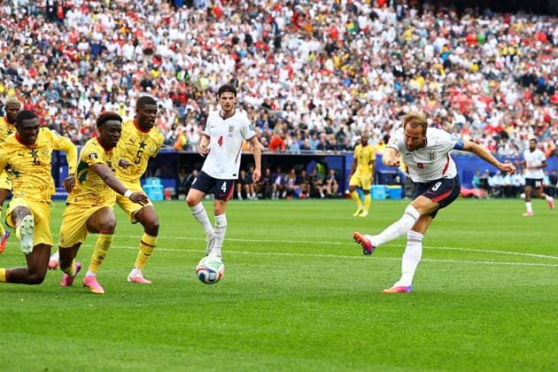 Harry Kane of England shoots at goal but fails to score England v Ghana, 2026 FIFA World Cup, WM, Weltmeisterschaft, Fussball Group L, Football, Boston Stadium, Foxborough, Massachusetts, USA - 23 Jun 2026Foxborough Boston Stadium Massachusetts (MA) United States of America EDITORIAL USE ONLY No use with unauthorised audio, video, data, fixture lists, club league logos or live services. Online in-match use limited to 120 images, no video emulation. No use in betting, games or single club league player publications.  Copyright: xMichaelxZemanek Shutterstockx 16956026bp