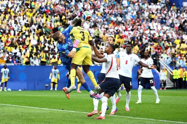 Jordan Pickford of England and Caleb Yirenkyi of Ghana England v Ghana, 2026 FIFA World Cup, WM, Weltmeisterschaft, Fussball Group L, Football, Boston Stadium, Foxborough, Massachusetts, USA - 23 Jun 2026Foxborough Boston Stadium Massachusetts (MA) United States of America EDITORIAL USE ONLY No use with unauthorised audio, video, data, fixture lists, club league logos or live services. Online in-match use limited to 120 images, no video emulation. No use in betting, games or single club league player publications.  Copyright: xMichaelxZemanek Shutterstockx 16956026ce