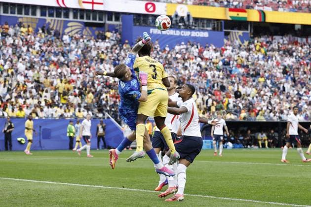 FOXBOROUGH - (LR) England goalkeeper Jordan Pickford, Caleb Yirenkyi of Ghana, Ezri Konsa of England during the FIFA 2026 World Cup Group L match between England and Ghana at Boston Stadium on 23 June 2026 in Foxborough, United States. MAURICE VAN STEEN ANP FIFA World Cup, WM, Weltmeisterschaft, Fussball 2026 2026 xVIxANPxSportx xMauricexvanxSteenxIVx 561780603 originalFilename: 561780603.jpg