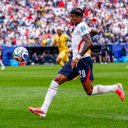 Noni Madueke of England focuses on the ball , Group L - FIFA World Cup, WM, Weltmeisterschaft, Fussball 2026, England v Ghana, Boston Stadium, June 23, 2026, Boston, United States.