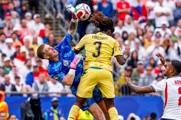goalkeeper Jordan Pickford of England and Caleb Yirenkyi of Ghana compete for the headed ball , Group L - FIFA World Cup, WM, Weltmeisterschaft, Fussball 2026, England v Ghana, Boston Stadium, June 23, 2026, Boston, United States.