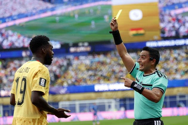 FIFA World Cup, WM, Weltmeisterschaft, Fussball 2026 - Group L - England vs Ghana Referee Said Martinez (R) shows a yellow card to Inaki Williams of Ghana (L) during the FIFA World Cup 2026 group stage match England against Ghana, in Boston, Massachusetts, USA, 23 June 2026. Foxborough United States  Copyright: xGREGxM.xCOOPERx
