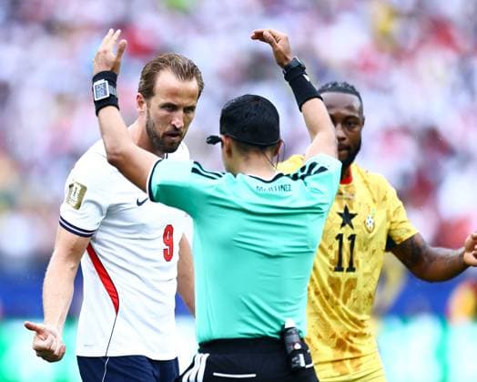 Harry Kane of England talks to the Referee England v Ghana, 2026 FIFA World Cup, WM, Weltmeisterschaft, Fussball Group L, Football, Boston Stadium, Foxborough, Massachusetts, USA - 23 Jun 2026Foxborough Boston Stadium Massachusetts (MA) United States of America EDITORIAL USE ONLY No use with unauthorised audio, video, data, fixture lists, club league logos or live services. Online in-match use limited to 120 images, no video emulation. No use in betting, games or single club league player publications.  Copyright: xMichaelxZemanek Shutterstockx 16956026cj