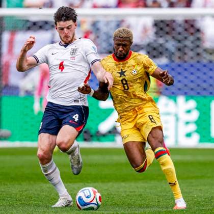 Kwasi Sibo of Ghana and Declan Rice of England battle for the ball , Group L - FIFA World Cup, WM, Weltmeisterschaft, Fussball 2026, England v Ghana, Boston Stadium, June 23, 2026, Boston, United States.