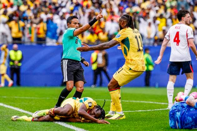 Antoine Semenyo of Ghana argue referee Said Martinez , Group L - FIFA World Cup, WM, Weltmeisterschaft, Fussball 2026, England v Ghana, Boston Stadium, June 23, 2026, Boston, United States.