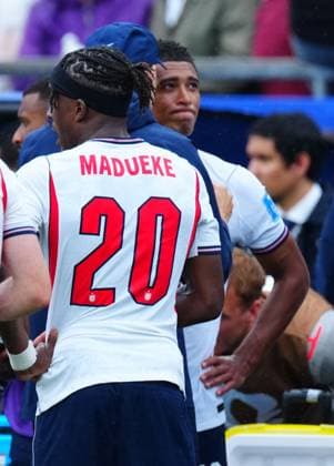 Thomas Tuchel, coach of England, informs Jude Bellingham that he is to be substituted England v Ghana, 2026 FIFA World Cup, WM, Weltmeisterschaft, Fussball Group L, Football, Boston Stadium, Foxborough, Massachusetts, USA - 23 Jun 2026Foxborough Boston Stadium Massachusetts (MA) United States of America EDITORIAL USE ONLY No use with unauthorised audio, video, data, fixture lists, club league logos or live services. Online in-match use limited to 120 images, no video emulation. No use in betting, games or single club league player publications.  Copyright: xJavierxGarcia Shutterstockx 16956021dq