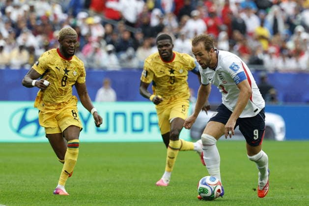 FIFA World Cup, WM, Weltmeisterschaft, Fussball 2026 - Group L - England vs Ghana Kwasi Sibo of Ghana (L) in action against Harry Kane of England (R) during the FIFA World Cup 2026 group stage match England against Ghana, in Boston, Massachusetts, USA, 23 June 2026. Foxborough United States  Copyright: xGREGxM.xCOOPERx