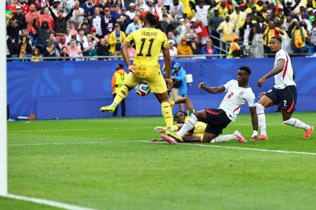 Antoine Semenyo of Ghana blocks the shot of Prince Kwabena Adu of Ghana England v Ghana, 2026 FIFA World Cup, WM, Weltmeisterschaft, Fussball Group L, Football, Boston Stadium, Foxborough, Massachusetts, USA - 23 Jun 2026Foxborough Boston Stadium Massachusetts (MA) United States of America EDITORIAL USE ONLY No use with unauthorised audio, video, data, fixture lists, club league logos or live services. Online in-match use limited to 120 images, no video emulation. No use in betting, games or single club league player publications.  Copyright: xMichaelxZemanek Shutterstockx 16956026ct