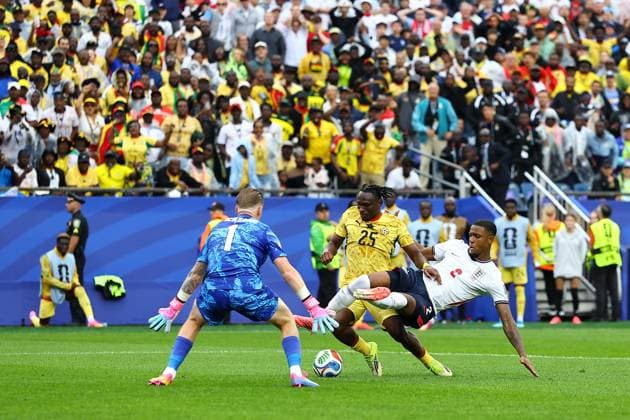 Ezri Konsa of England challenges Prince Kwabena Adu of Ghana England v Ghana, 2026 FIFA World Cup, WM, Weltmeisterschaft, Fussball Group L, Football, Boston Stadium, Foxborough, Massachusetts, USA - 23 Jun 2026Foxborough Boston Stadium Massachusetts (MA) United States of America EDITORIAL USE ONLY No use with unauthorised audio, video, data, fixture lists, club league logos or live services. Online in-match use limited to 120 images, no video emulation. No use in betting, games or single club league player publications.  Copyright: xMichaelxZemanek Shutterstockx 16956026cq