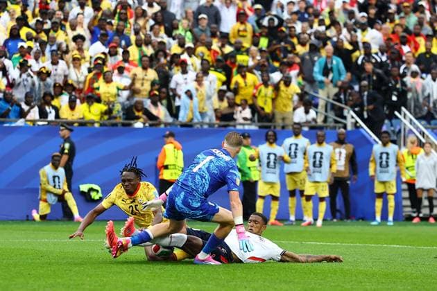 Ezri Konsa of England challenges Prince Kwabena Adu of Ghana England v Ghana, 2026 FIFA World Cup, WM, Weltmeisterschaft, Fussball Group L, Football, Boston Stadium, Foxborough, Massachusetts, USA - 23 Jun 2026Foxborough Boston Stadium Massachusetts (MA) United States of America EDITORIAL USE ONLY No use with unauthorised audio, video, data, fixture lists, club league logos or live services. Online in-match use limited to 120 images, no video emulation. No use in betting, games or single club league player publications.  Copyright: xMichaelxZemanek Shutterstockx 16956026cs