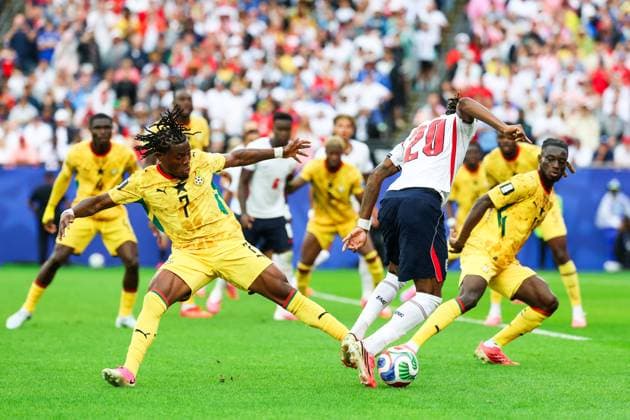 RECORD DATE NOT STATED FIFA World Cup, WM, Weltmeisterschaft, Fussball 2026 - Group L - England v Ghana Abdul Fatawu player of Ghana and Noni Madueke player of England during the match between England and Ghana in the second round of Group L of the 2026 FIFA World Cup group stage at Boston Stadium, in Massachusetts, United States, on Tuesday, June 23, 2026.(Foto: William Volcov Brazil Photo Press IMAGO) Sports Foxborough MA United States of America Copyright: xWILLIAMxVOLCOVx