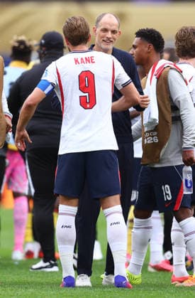 Foxborough, USA, 23rd June 2026. Harry Kane of England is greeted by a smiling Thomas Tuchel coach of England during the England vs Ghana FIFA World Cup, WM, Weltmeisterschaft, Fussball match at Gillette Stadium, Foxborough. Picture credit should read: Paul Terry Sportimage EDITORIAL USE ONLY. No use with unauthorised audio, video, data, fixture lists, club league logos or live services. Online in-match use limited to 120 images, no video emulation. No use in betting, games or single club league player publications. SPI_117_PT_Eng_Ghana SPI-4840-0123