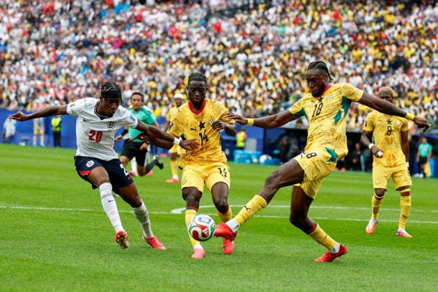 BOSTON STADIUM FOXBOROUGH MASSACHUSETTS USA 23.06.2026 FIFA MISTRZOSTWA SWIATA 2026 W PILKA NOZNA W USA MECZ GRUPA L ENGLAND I AND GHANA FIFA World Cup, WM, Weltmeisterschaft, Fussball 2026 Group L match between England and Ghana at Boston Stadium in Foxborough, Massachusetts on June 23, 2026 N Z England forward Noni Madueke (20) Ghana defender Gideon Mensah (14) Ghana defender Jerome Opoku (18) KAMIL KRZACZYNSKI NEWSPIX.PL --- newspix.pl POLAND OUT!  KSK