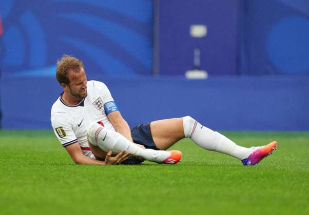 Harry Kane (England) on the ground during England and Ghana, Group L FIFA World Cup, WM, Weltmeisterschaft, Fussball 2026, Boston Stadium, Boston, USA on June 23, 2026. Thor Wegner DeFodi Images. (Photo by DeFodi Images) - *** Harry Kane of England lies on the ground during the match between England and Ghana in Group L of the 2026 FIFA World Cup at Boston Stadium in Boston, USA, on June 23, 2026. Photo by Thor Wegner, DeFodi Images,detected_source_language