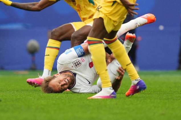 Harry Kane (England) on the ground during England and Ghana, Group L FIFA World Cup, WM, Weltmeisterschaft, Fussball 2026, Boston Stadium, Boston, USA on June 23, 2026. Thor Wegner DeFodi Images. (Photo by DeFodi Images) - *** Harry Kane of England lies on the ground during the match between England and Ghana in Group L of the 2026 FIFA World Cup at Boston Stadium in Boston, USA, on June 23, 2026. Photo by Thor Wegner, DeFodi Images,detected_source_language