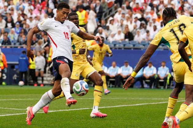 England midfielder Jude Bellingham and Ghana midfielder Caleb Yirenkyi in action during the second half of their FIFA World Cup, WM, Weltmeisterschaft, Fussball match at Gillette Stadium in Foxborough, Massachusetts, on Tuesday, June 23, 2026.  BOP20260623026 CJxGUNTHER
