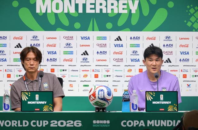 FIFA World Cup, WM, Weltmeisterschaft, Fussball 2026 - South Korea press conference, PK, Pressekonferenz South Korea head coach Hong Myung-bo (L) and Kim Min-jae attend a press conference at Estadio Monterrey in Guadalupe, Mexico, 23 June 2026. GUADALUPE Mexico  Copyright: xYONHAPx