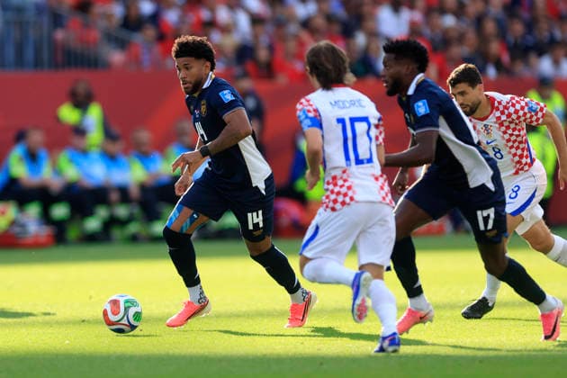 Carlos Harvey (L) of Panama vies for the ball with Luka Modric (C) of Croatia during a Group L match of the 2026 FIFA World Cup, WM, Weltmeisterschaft, Fussball between Panama and Croatia at BMO stadium in Toronto, Canada, 23 June 2026. FIFA World Cup 2026 - Group L - Panama - Croatia !ACHTUNG: NUR REDAKTIONELLE NUTZUNG!  Copyright: xBienvenidoxVelascox GR3025 20260623-55020687836_1