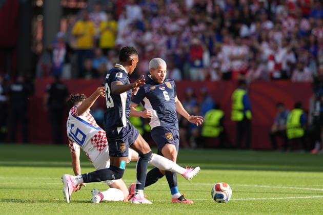 Panama v Croatia - FIFA World Cup, WM, Weltmeisterschaft, Fussball 2026 - Group L TORONTO, CANADA - JUNE 23: Cristian Martinez of Panama in action against Martin Baturina of Croatia during the 2026 FIFA World Cup First Stage Group L match between Panama and Croatia at Toronto Stadium (BMO Field) in Toronto, Ontario, Canada on June 23, 2026. Mert Alper Dervis Anadolu Ontario Canada. Editorial use only. Please get in touch for any other usage.  Copyright: x2026xAnadoluxMertxAlperxDervisx