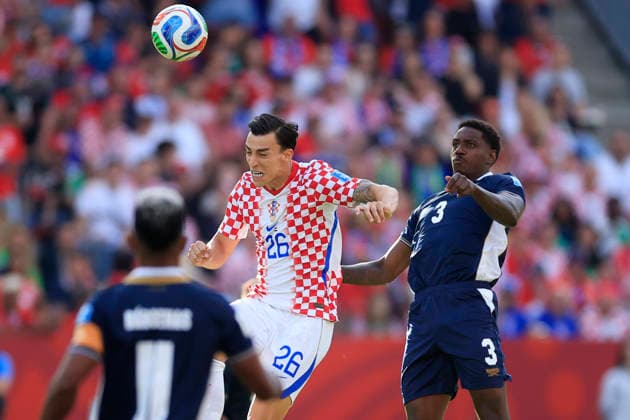 José Córdoba (R) of Panama vies for the ball with Petar Musa of Croatia during a Group L match of the 2026 FIFA World Cup, WM, Weltmeisterschaft, Fussball between Panama and Croatia at BMO stadium in Toronto, Canada, 23 June 2026. FIFA World Cup 2026 - Group L - Panama - Croatia !ACHTUNG: NUR REDAKTIONELLE NUTZUNG!  Copyright: xBienvenidoxVelascox GR3027 20260623-55020687844_1