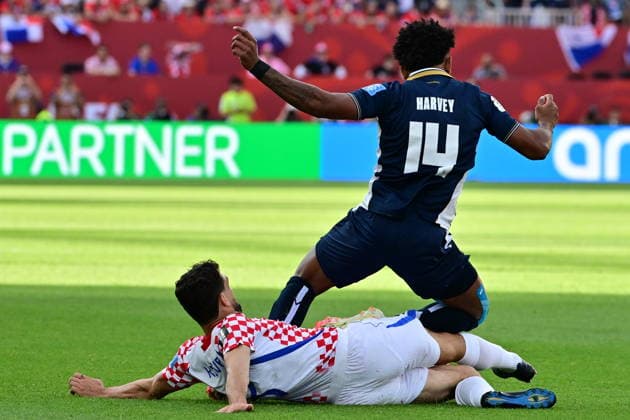 FIFA World Cup, WM, Weltmeisterschaft, Fussball 2026 - Group L - Panama vs Croatia Mateo Kovacic of Croatia (L) in action against Carlos Harvey of Panama (R) during the FIFA World Cup 2026 group stage match Panama against Croatia, in Toronto, Canada, 23 June 2026. TORONTO United States  Copyright: xEDUARDOxLIMAx