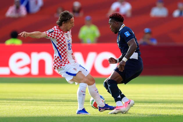 José Luis Rodríguez (R) of Panama vies for the ball with Luka Modric of Croatia during a Group L match of the 2026 FIFA World Cup, WM, Weltmeisterschaft, Fussball between Panama and Croatia at BMO stadium in Toronto, Canada, 23 June 2026. FIFA World Cup 2026 - Group L - Panama - Croatia !ACHTUNG: NUR REDAKTIONELLE NUTZUNG!  Copyright: xBienvenidoxVelascox GR3035 20260623-55020687899_1