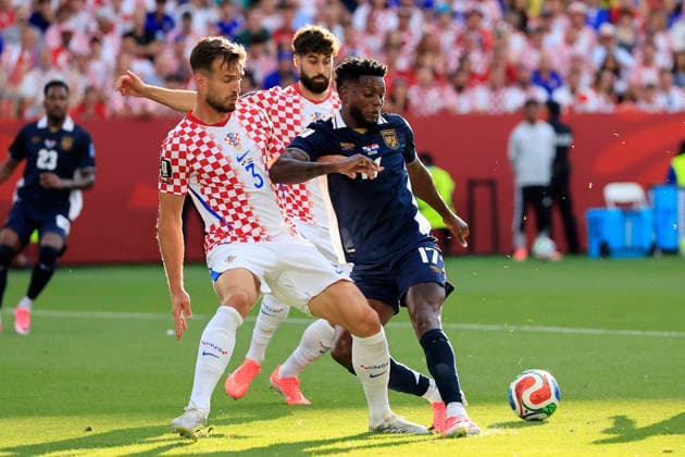 José Fajardo (R) of Panama vies for the ball with Marin Pongracic of Croatia during a Group L match of the 2026 FIFA World Cup, WM, Weltmeisterschaft, Fussball between Panama and Croatia at BMO stadium in Toronto, Canada, 23 June 2026. FIFA World Cup 2026 - Group L - Panama - Croatia !ACHTUNG: NUR REDAKTIONELLE NUTZUNG!  Copyright: xBienvenidoxVelascox GR3042 20260623-55020687939_1