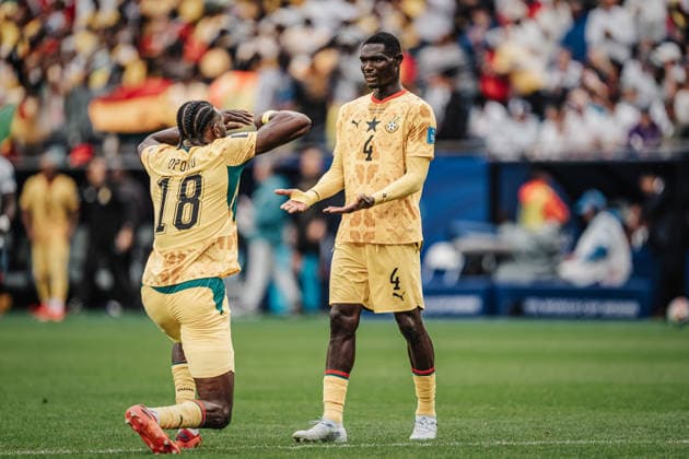 Fußball Herren FIFA Fußball-Weltmeisterschaft 2026 Gruppe L England vs. Ghana 23.06.2026 v.l. Jerome Opoku ( 18, Ghana) und Jonas Adjetey ( 4, Ghana) nach dem Abpfiff Boston Boston Stadium Massachusetts United States of America *** Mens Soccer, 2026 FIFA World Cup, Group L, England vs. Ghana, June 23, 2026, Jerome Opoku (18, Ghana) and Jonas Adjetey (4, Ghana) after the final whistle, Boston Stadium, Boston, Massachusetts, United States of America,detected_source_language