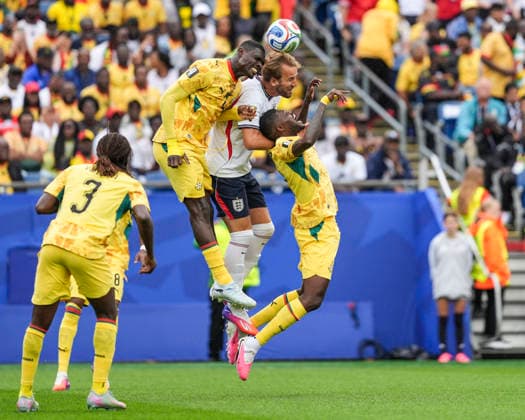 Harry Kane of England and Jonas Adjetey of Ghana challenge for possession of the ball during the match between England and Ghana in the second round of the group stage of the 2026 World Cup, held at Boston Stadium in Boston, United States. Richard Callis Fotoarena (Richard Callis SPP)  Copyright: xRichardxCallisx xSPPx spp-en-RiCa-2968490