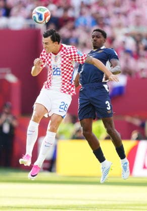 June 23, 2026, Toronto, On, CANADA: Croatia s Petar Musa (26) heads the ball in front of Panama s Jose Cordoba (3) during the first half of a World Cup Group L soccer match, in Toronto, on Tuesday, June 23, 2026. Canada News - June 23, 2026  - ZUMAc35_ 20260623_zaf_c35_136 Copyright: xNathanxDenettex